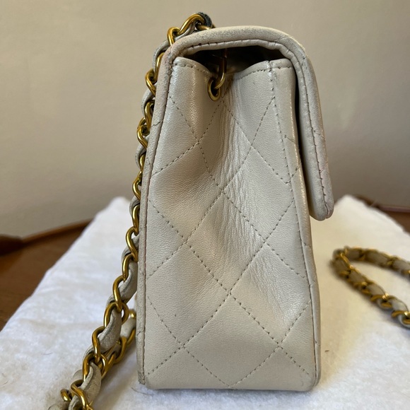 CHANEL Square Mini Lambskin Classic Flap in Beige / Ivory 💕 Authentic - Picture 4 of 16